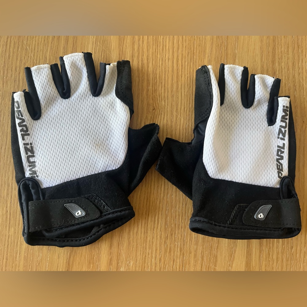 Pearl Izumi Black and White Cycling Gloves